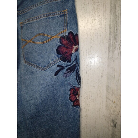 Abercrombie & Fitch Girlfriend Jeans Size 8 Embroidered Distressed - Picture 9 of 11